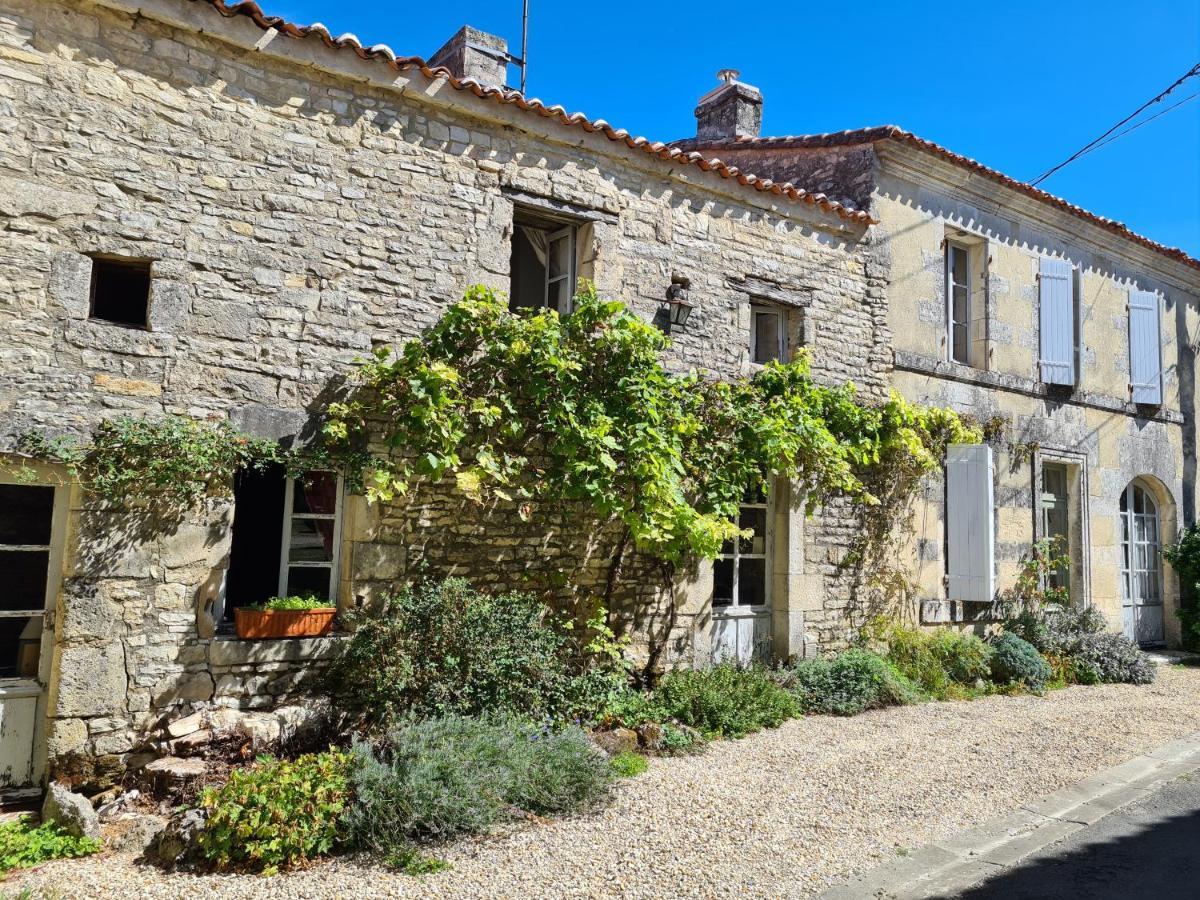 La Maison Du Commandeur Maine-de-Boixe Bagian luar foto