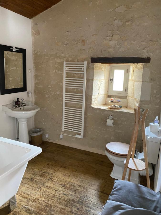 La Maison Du Commandeur Maine-de-Boixe Bagian luar foto