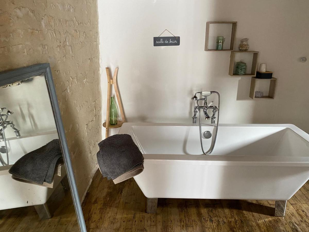 La Maison Du Commandeur Maine-de-Boixe Bagian luar foto